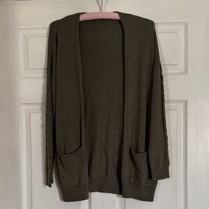 Garage Green Cardigan w. Braided Sleeves